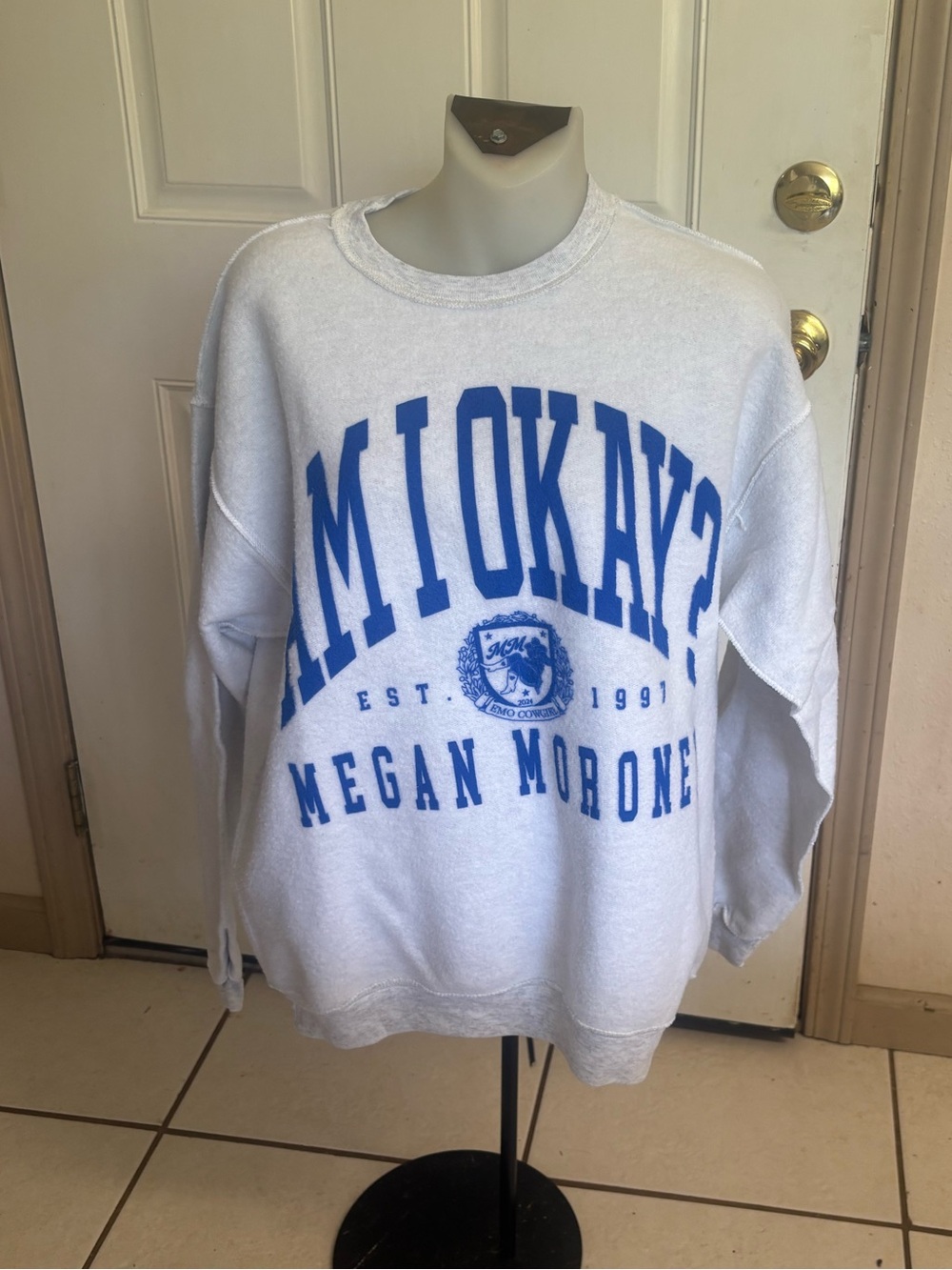 Med Megan Moroney Gray/Blue Inside Out Tour Am I Okay Tour Crewneck Sweatshirt.